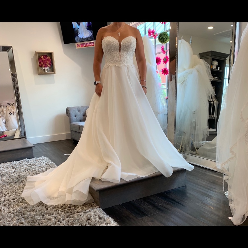 Paloma Blanca Wedding Dress